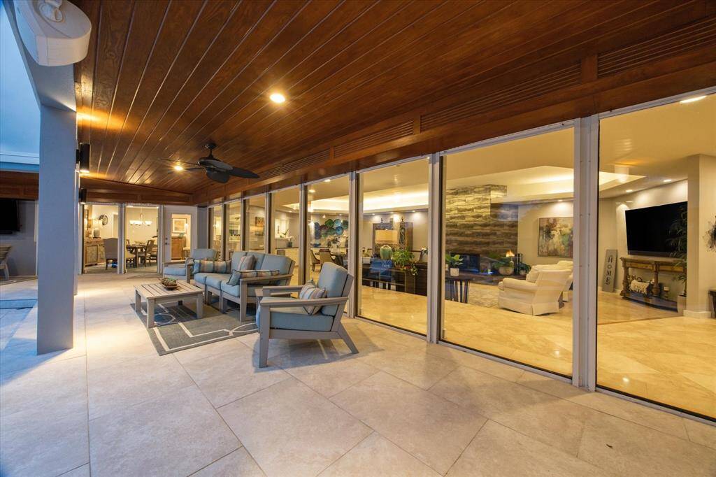 and one more view of this great modern home - perfect for indoor-outdoor entertaining.