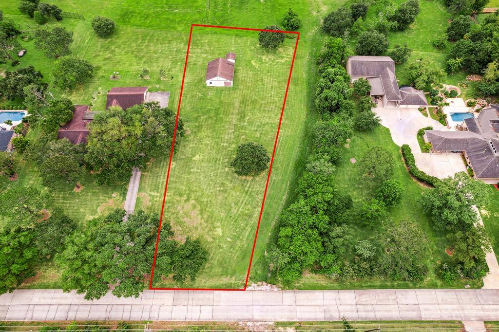 Aerial view of the beautiful lot