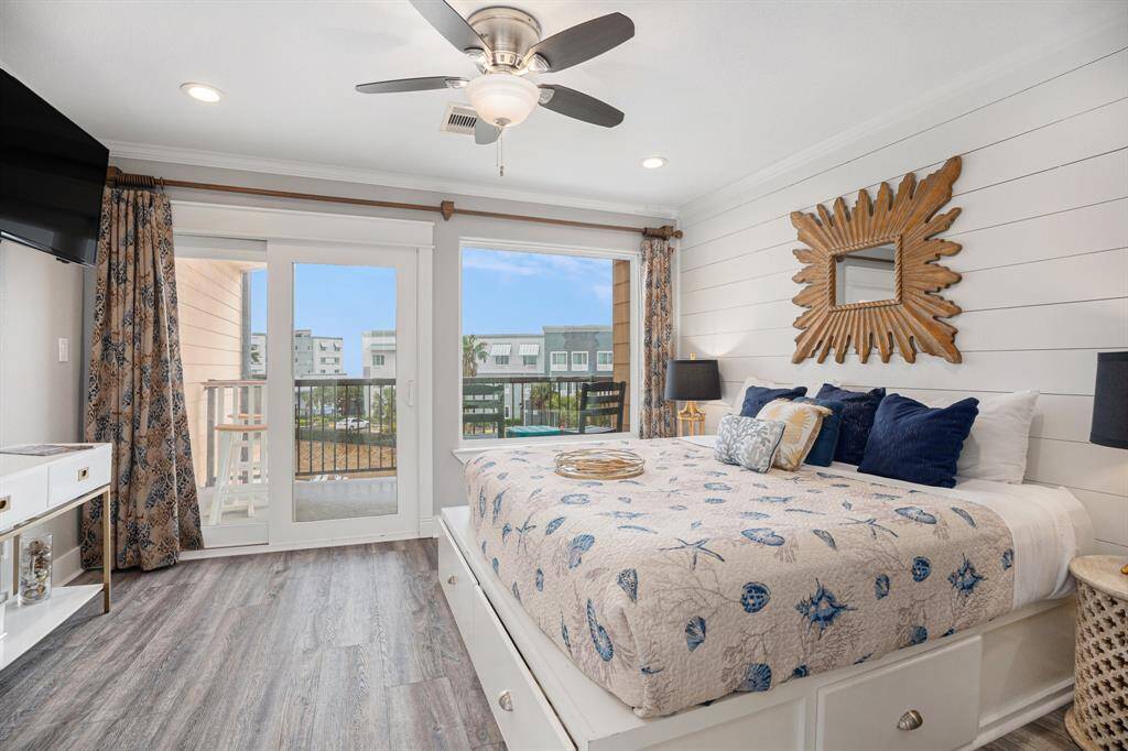 Primary with Private Balcony!