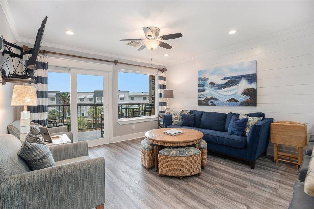 Maravilla... nestled on the cusp of Galveston's West End.