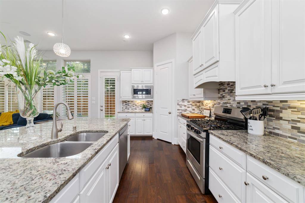 gourmet kitchen