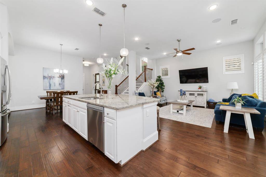 Beautiful kitchen with a island breakfast bar.