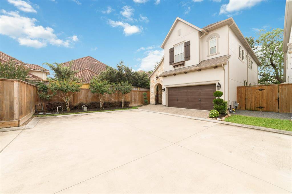 Stucco & stone exterior! What a beautiful selection.