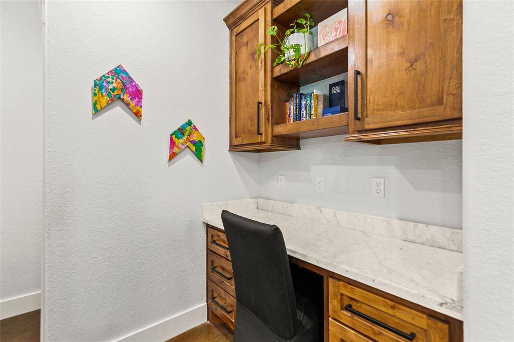 Small desk area off of the kitchen area.