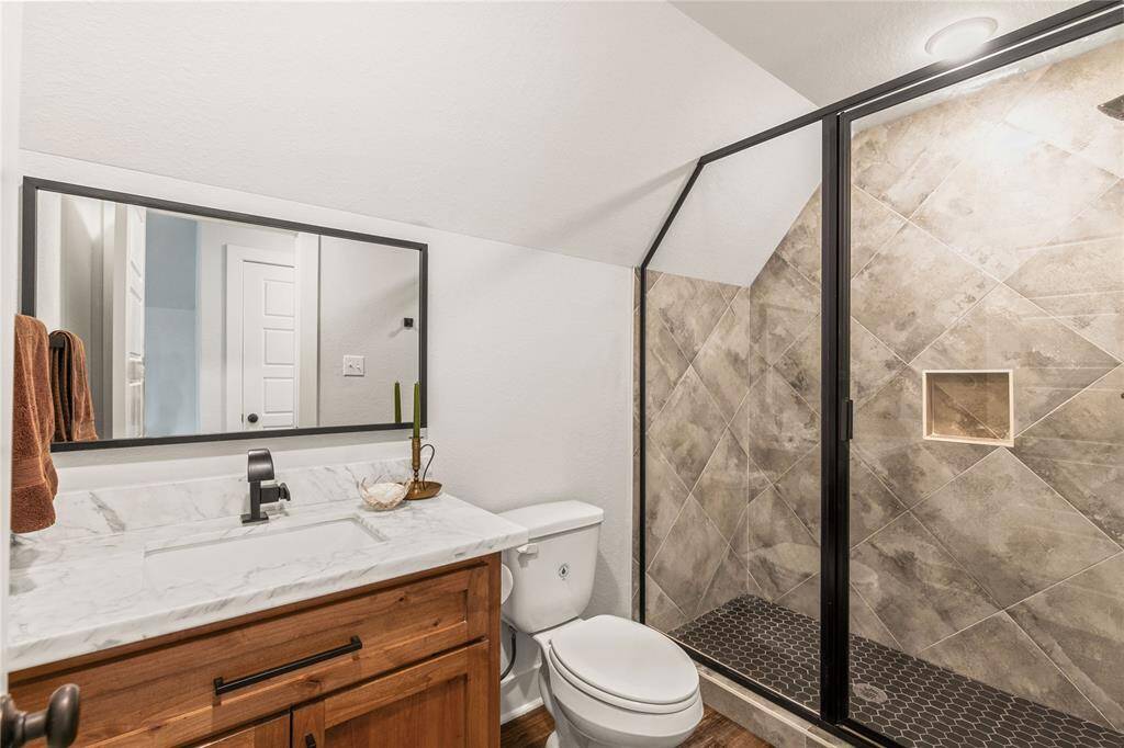 Junior Suite full bathroom.