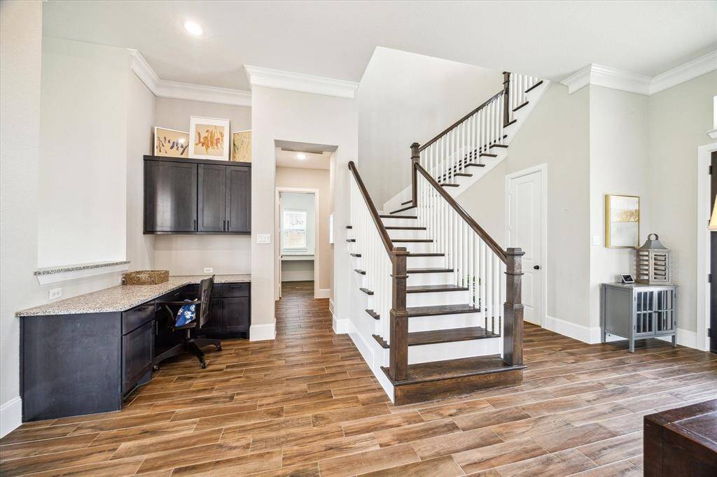 Custom built-ins maximize space with a smart and stylish design, creating the perfect spot to manage household bills, help with homework, or work from home. This well-planned feature adds both function and organization without sacrificing style.