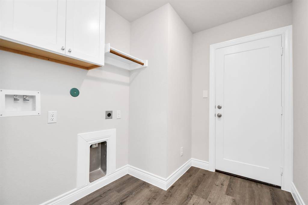 Open concept with Vinyl Plank floors