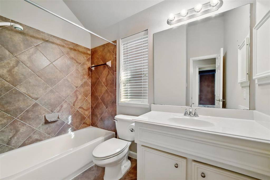 Shared Bathroom for Room 2 and Room 3
