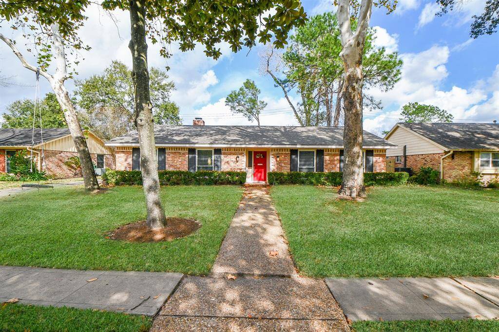 Who can resist a cheerful front door painted red? Especially one that opens onto an unbelievable MOVE IN property! This special traditional/ranch style single family RENTAL home is located at 10706 Inwood Drive, Houston, TX, in the lovely Walnut Bend community. It features 3 bedrooms, 2 full baths and occupies a 9,841 square-foot lot with 1,843 square-feet of interior living space.