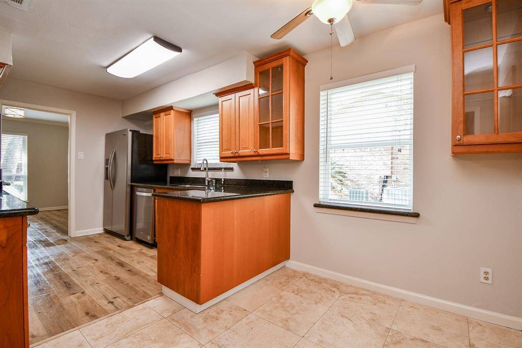 This charming space, under yet another generous window, might be just the spot for a breakfast/casual dining nook.