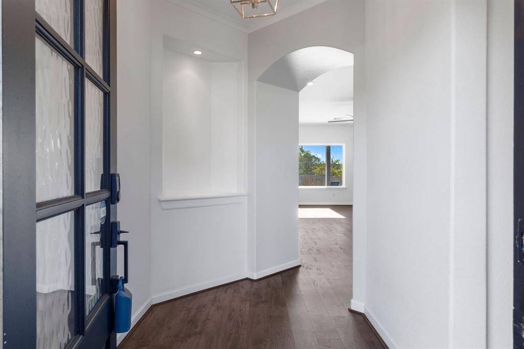 Wide front foyer