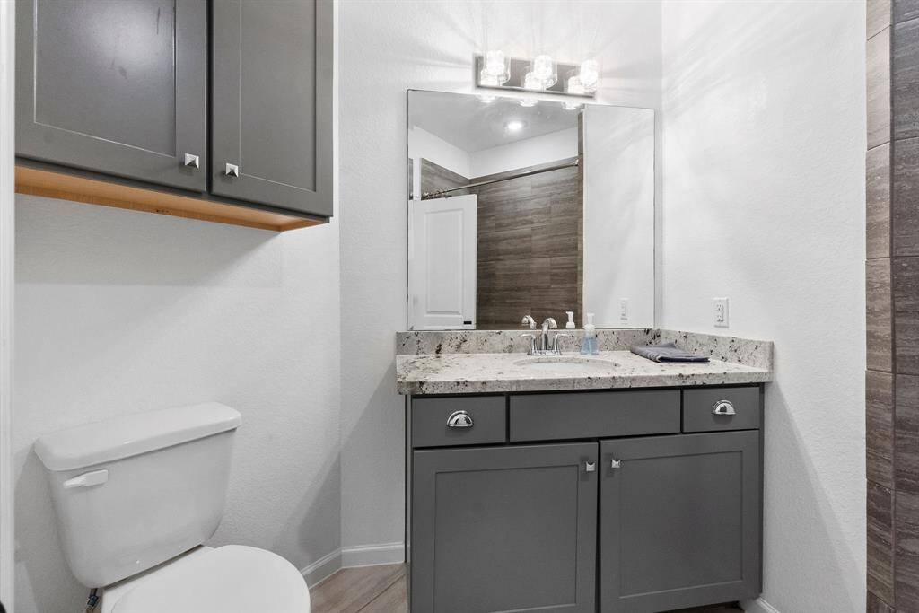 2 full bath with shower/tub combo