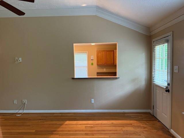 Serving opening between kitchen and family room