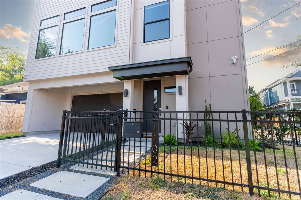 Sleek entry for guest when visiting