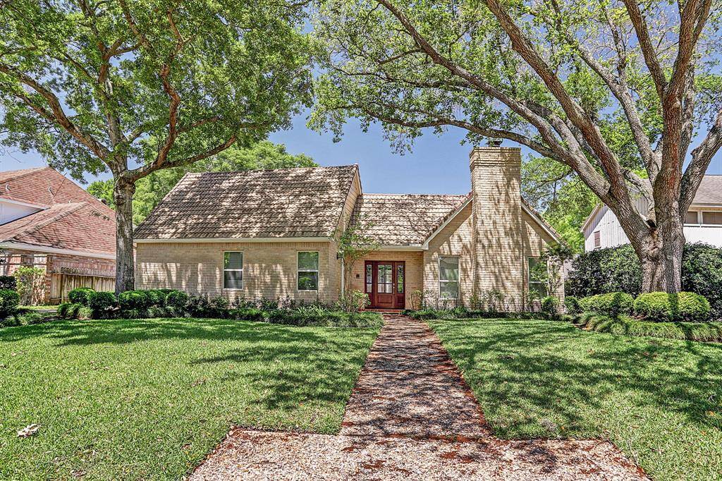 1106 Ivy Wall Dr - Picturesque home on a 9,5354 SqFt. lot in Fleetwood.