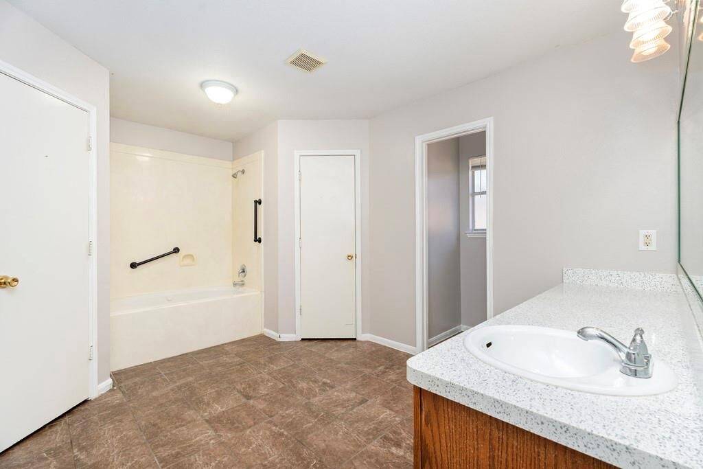 Primary Bath -  New Paint