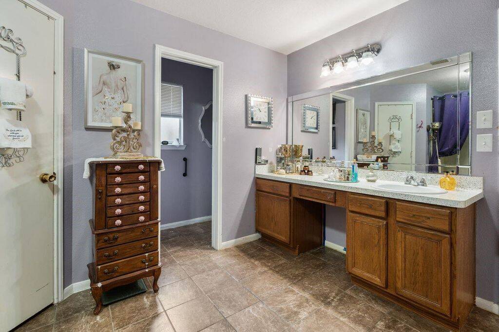 Primary Bath - Before