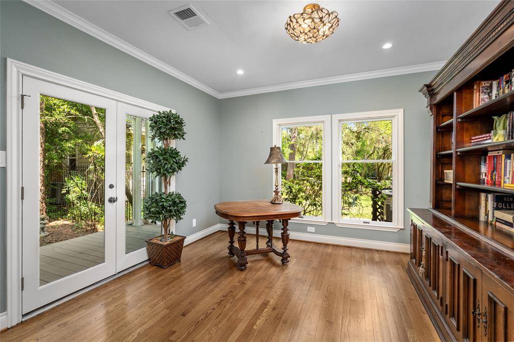 Bright and spacious office filled with natural light—perfect for working from home, reading, or creative projects in a peaceful, productive setting.