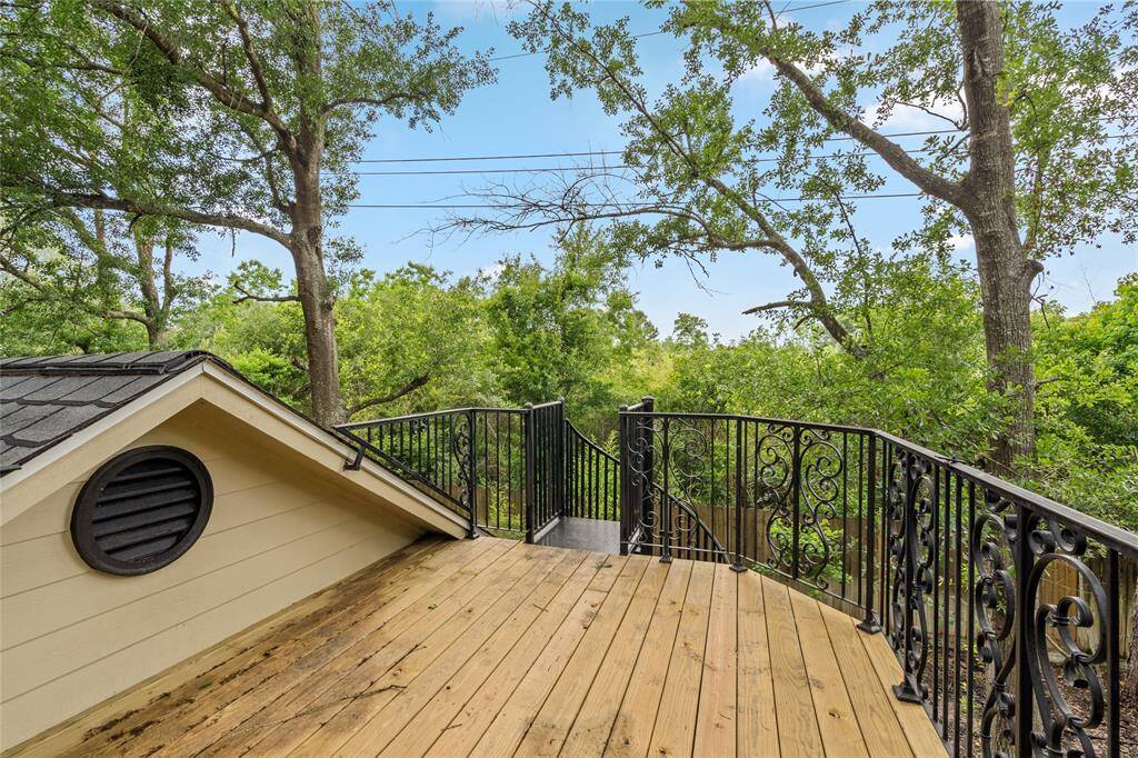 Second level cabana balcony