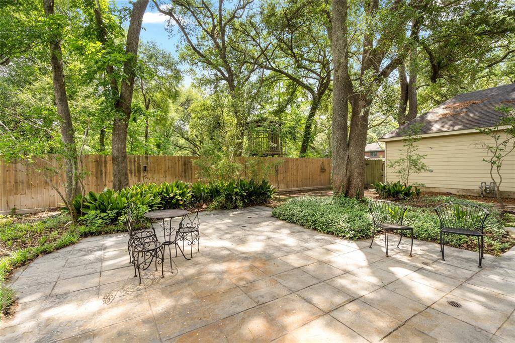 Spacious patio area adjacent to the two-level cabana, offering a perfect space for outdoor dining and lounging. Surrounded by lush landscaping and easy access to the pool and hot tub, it’s an ideal spot for enjoying Texas sunsets or entertaining guests.