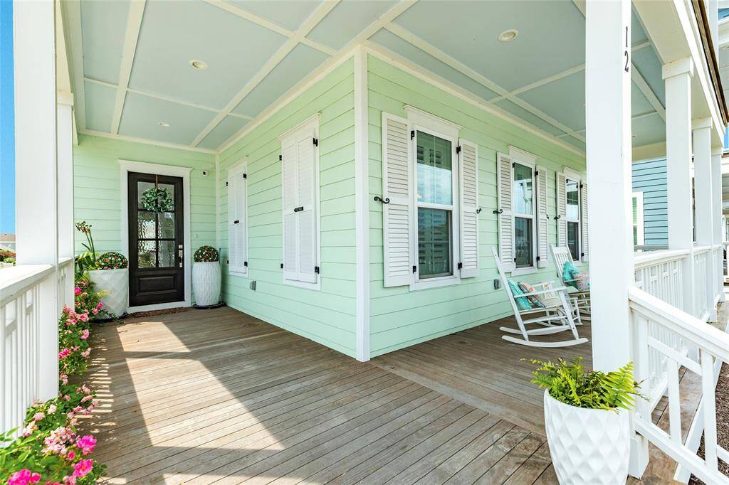 Inviting entrance to home.
