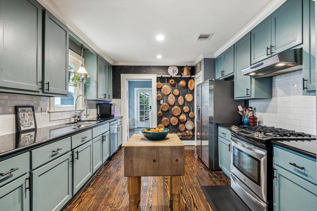 Adjacent to the pantry, a playful chalkboard wall offers the perfect spot to jot down the weekly menu, grocery lists, or let creativity flow with fun doodles and notes!
