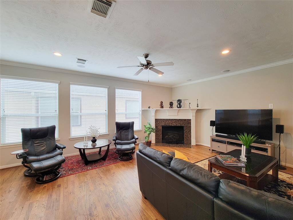 Spacious Living Room..