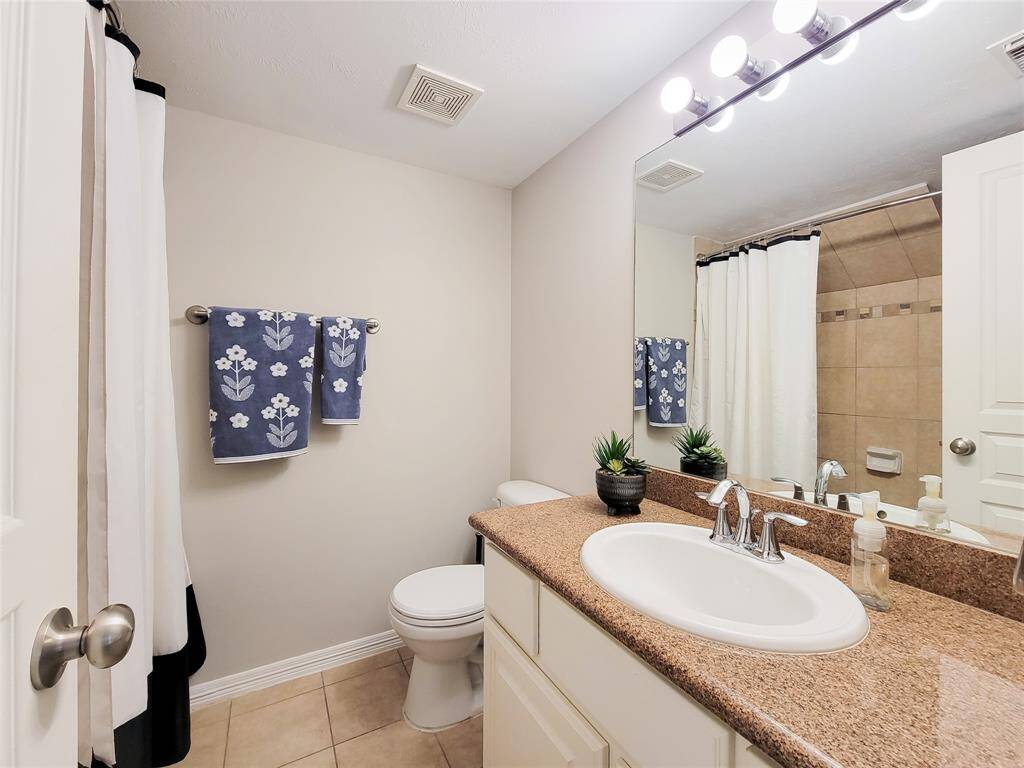 3rd Bedroom Bath.. on first floor...