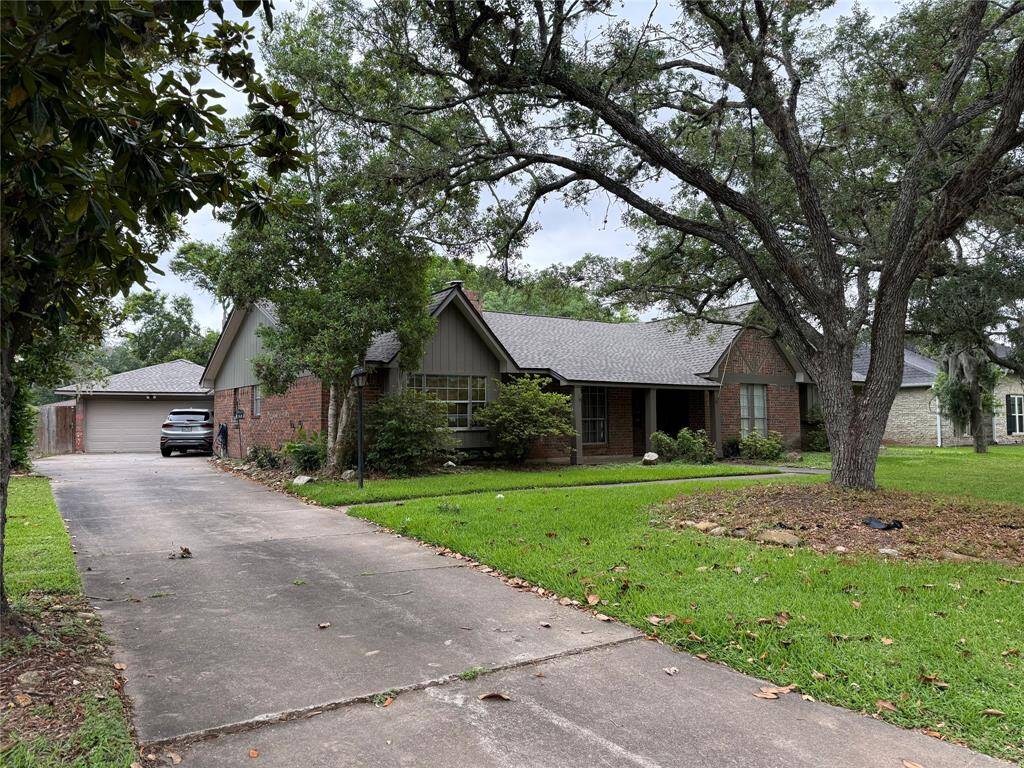 Welcome to 126 Catalpa St., Lake Jackson, Texas 77566
