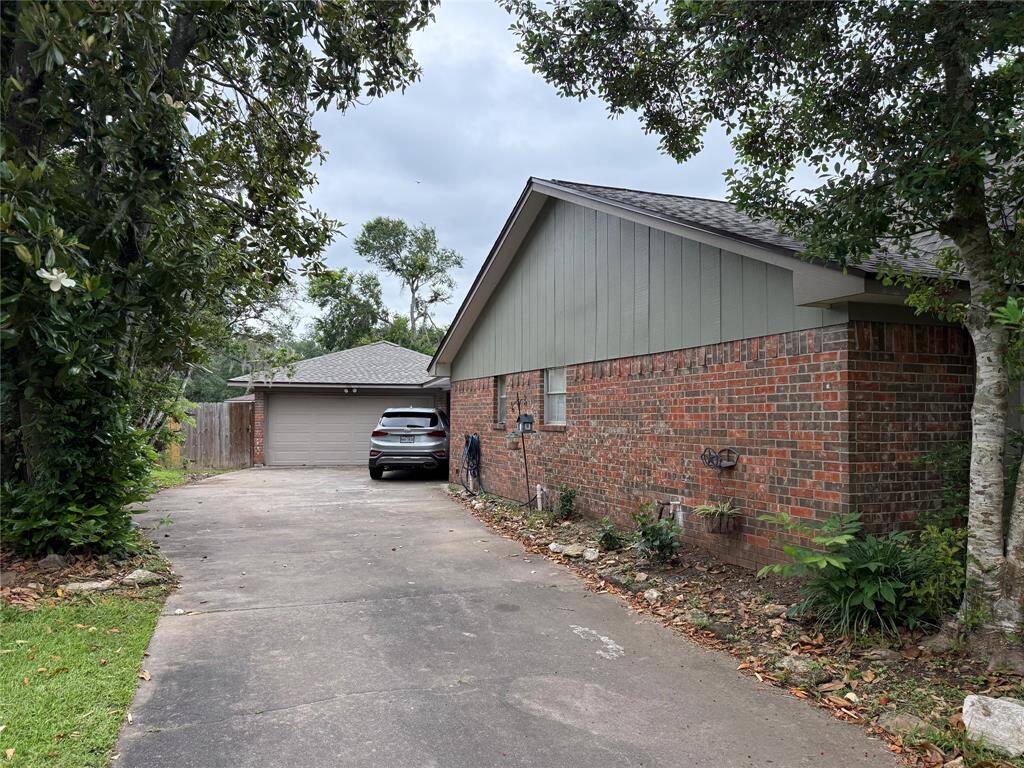 Welcome to 126 Catalpa St., Lake Jackson, Texas 77566