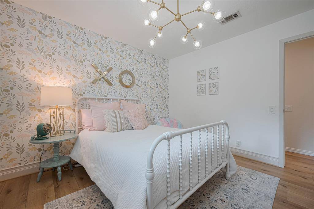 Such a pretty room!