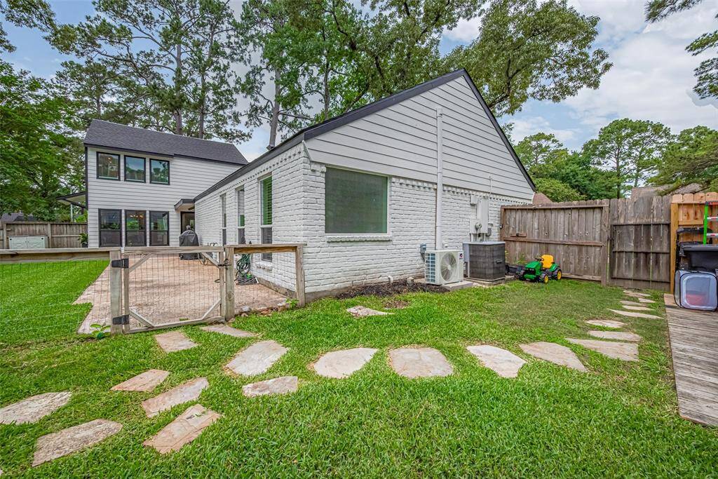 Fenced in side yard in the backyard make a great play area or pet play yard.