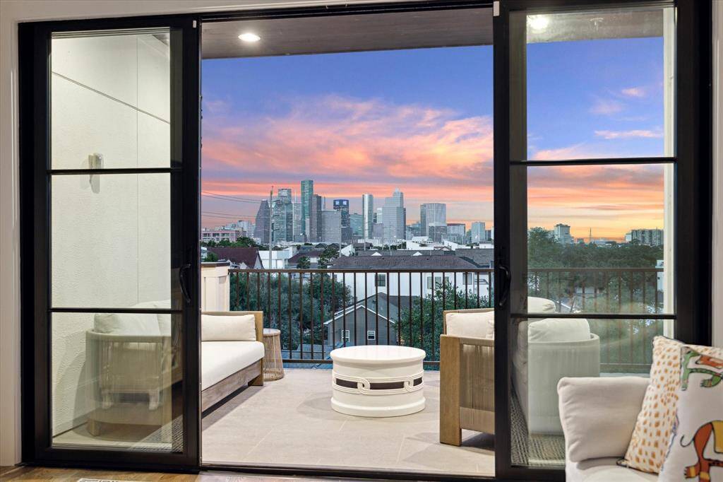 Welcome to 1327 Peden Street! Located in the Kensington at River Oaks, this recently constructed home offers unobstructed views of the downtown skyline and boasts luxurious finishes throughout.