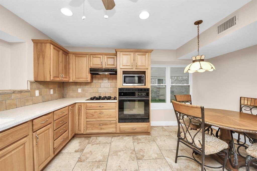 All kitchen appliances included!