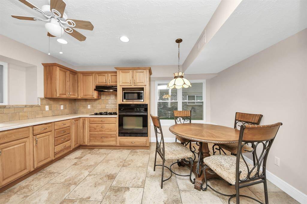 All kitchen appliances included!