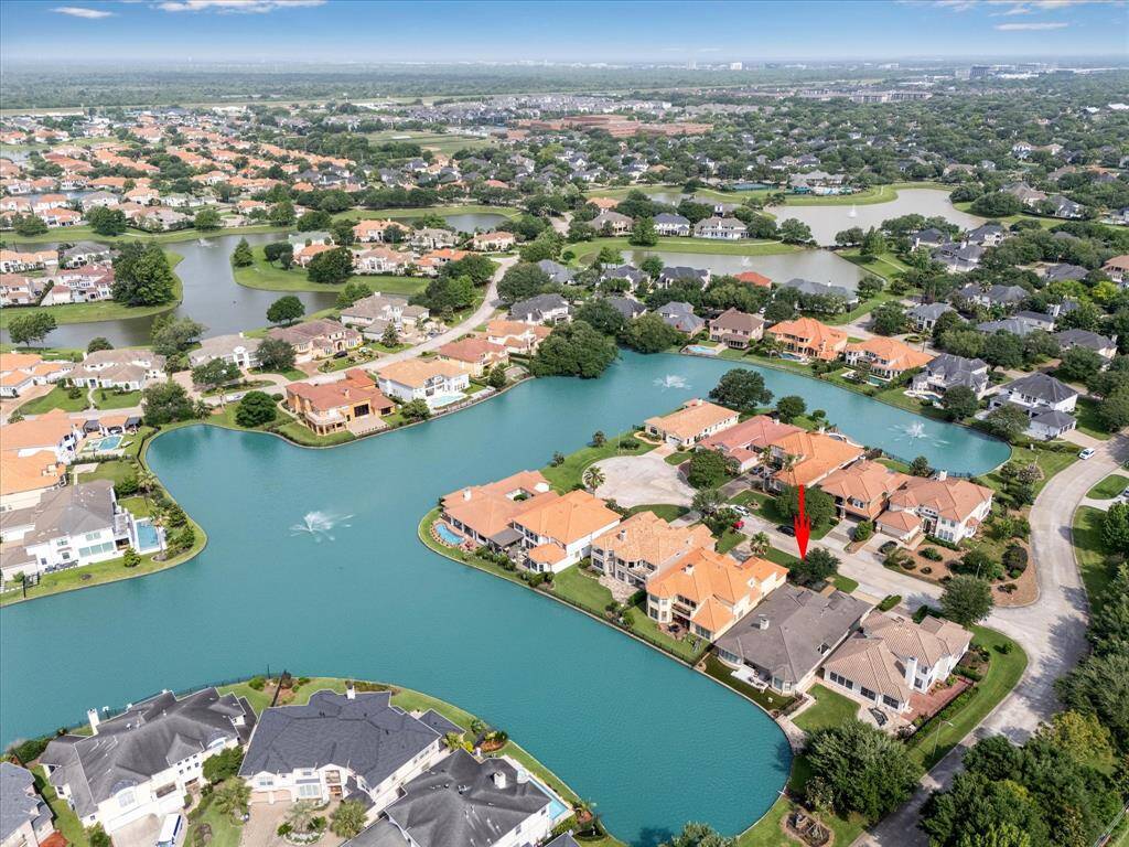 Enjoy lakefront living in one of Houston’s most sought-after gated neighborhoods.