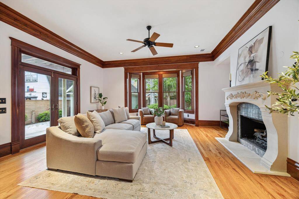 A wall of windows and French doors fill this spacious family room with sunlight.