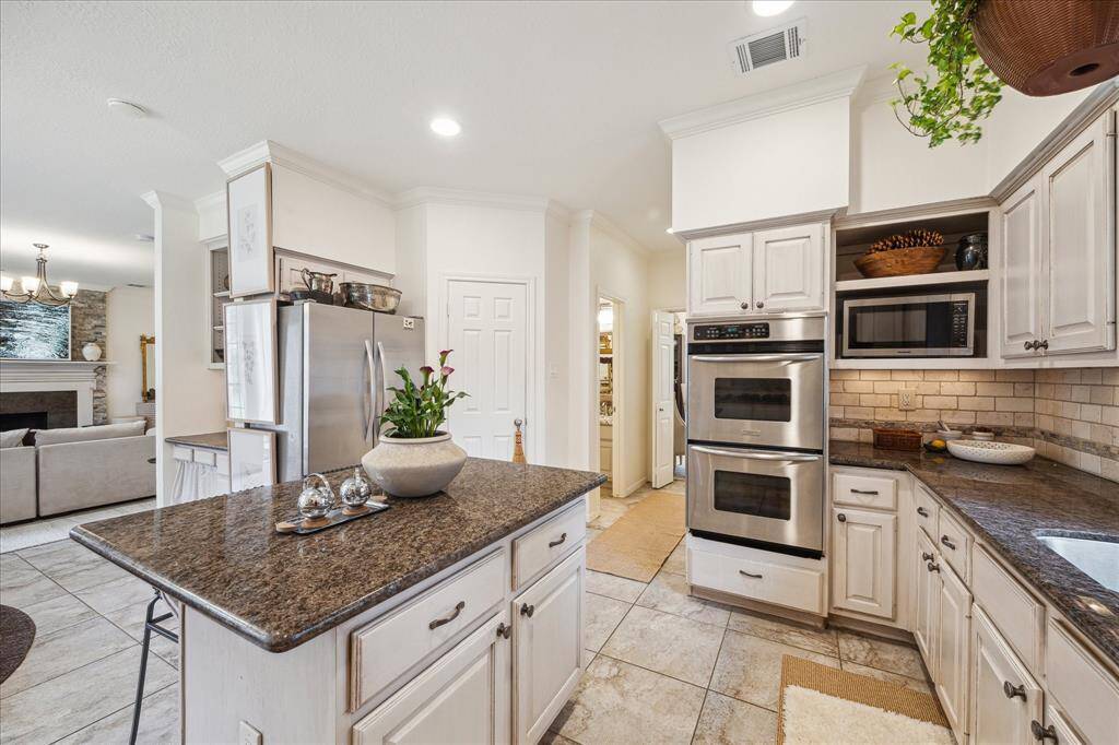 Double ovens and a gas cooktop