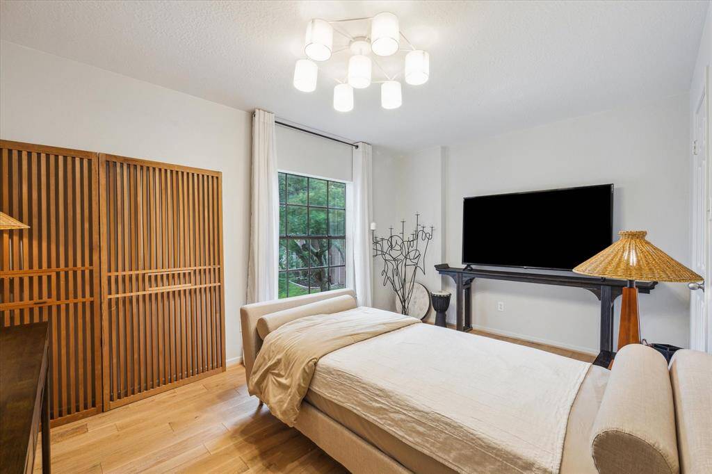 Secondary bedroom