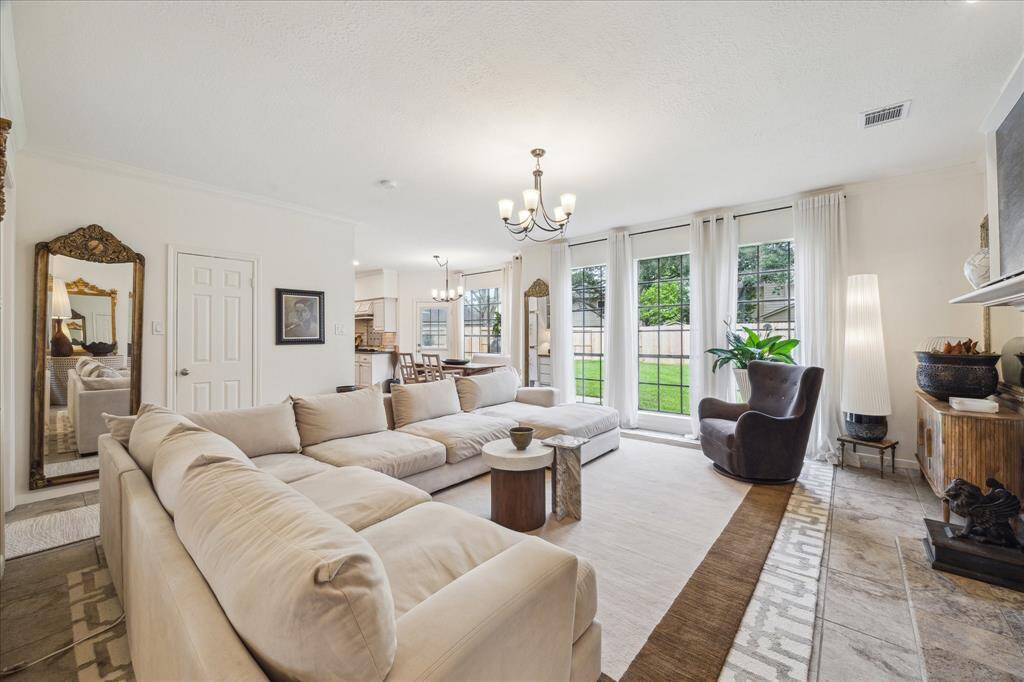 All tile and hardwood floors throughout the home, no carpet