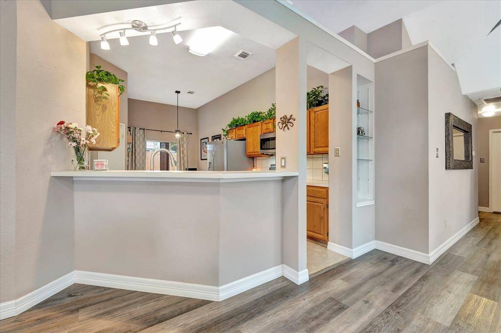 Breakfast bar can easily accommodate 3 stools.
