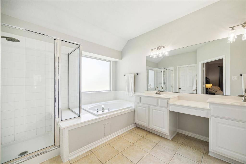 PRIMARY EN-SUITE WITH DUAL VANITIES, AND A SOAKING TUB.