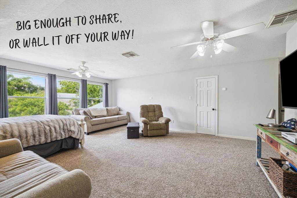 MASSIVE FLEX SPACE WITH WALL-TO-WALL WINDOWS.