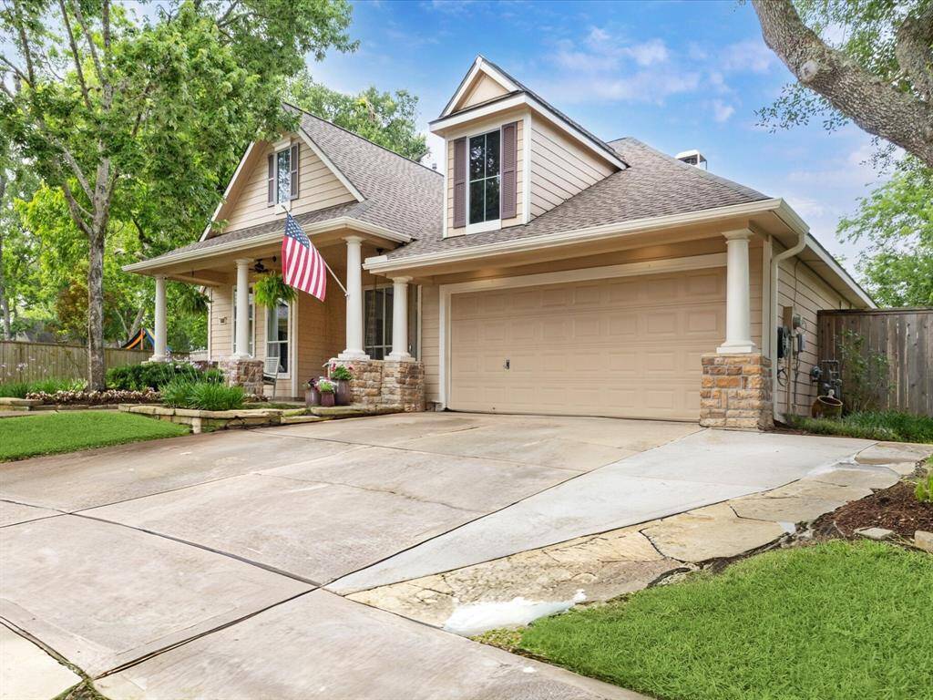 EXTENDED DRIVEWAY WITH 2-CAR GARAGE IN A QUIET CUL-DE-SAC SETTING—STONE ACCENTS AND COLUMNS ADD TO THE HOME’S CURB APPEAL.