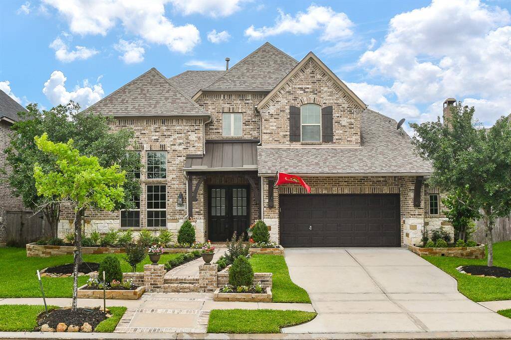 Welcome home to this beautiful home in desired Bridgeland!