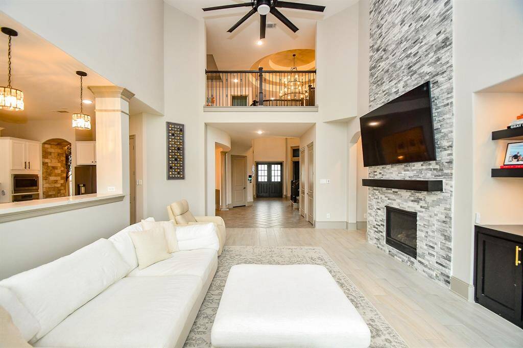 Enjoy all family gatherings in the open floor plan!