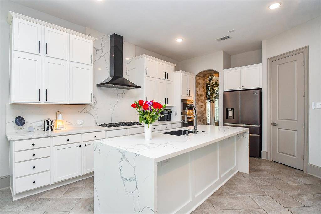A cooks dream in this beautiful kitchen!