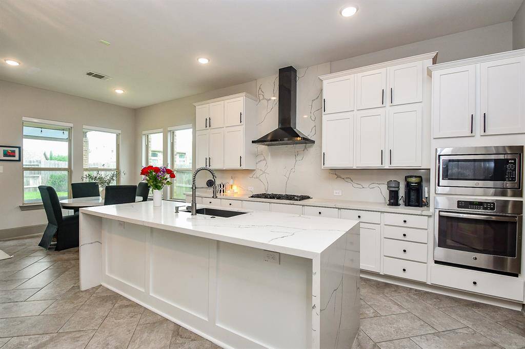 Notice the breakfast bar and huge island!