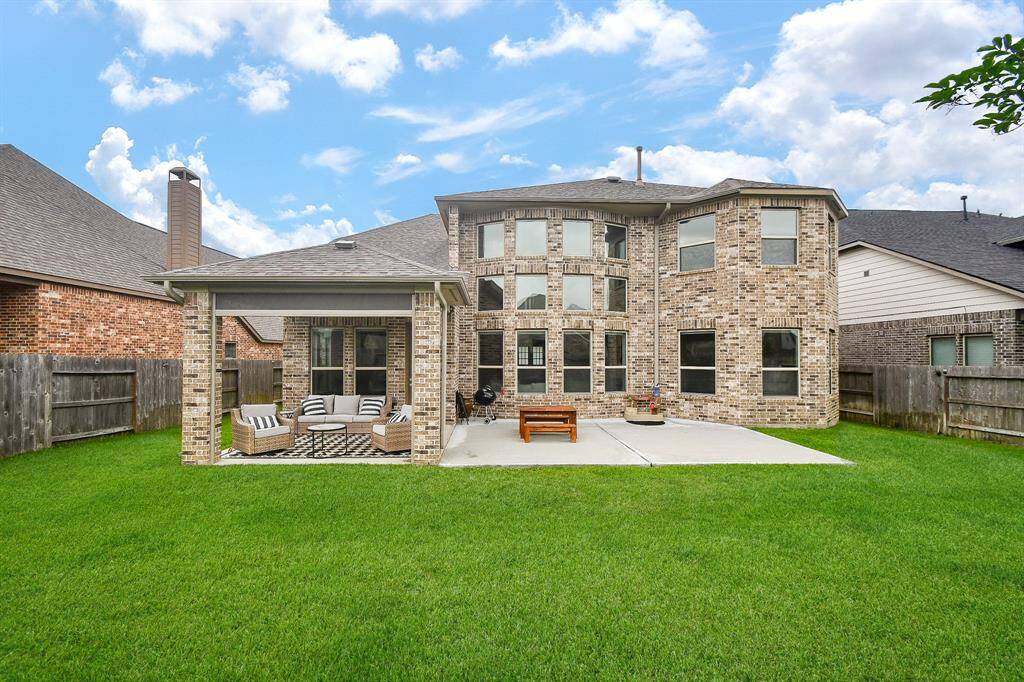 Huge backyard! Ready for your outdoor pool!