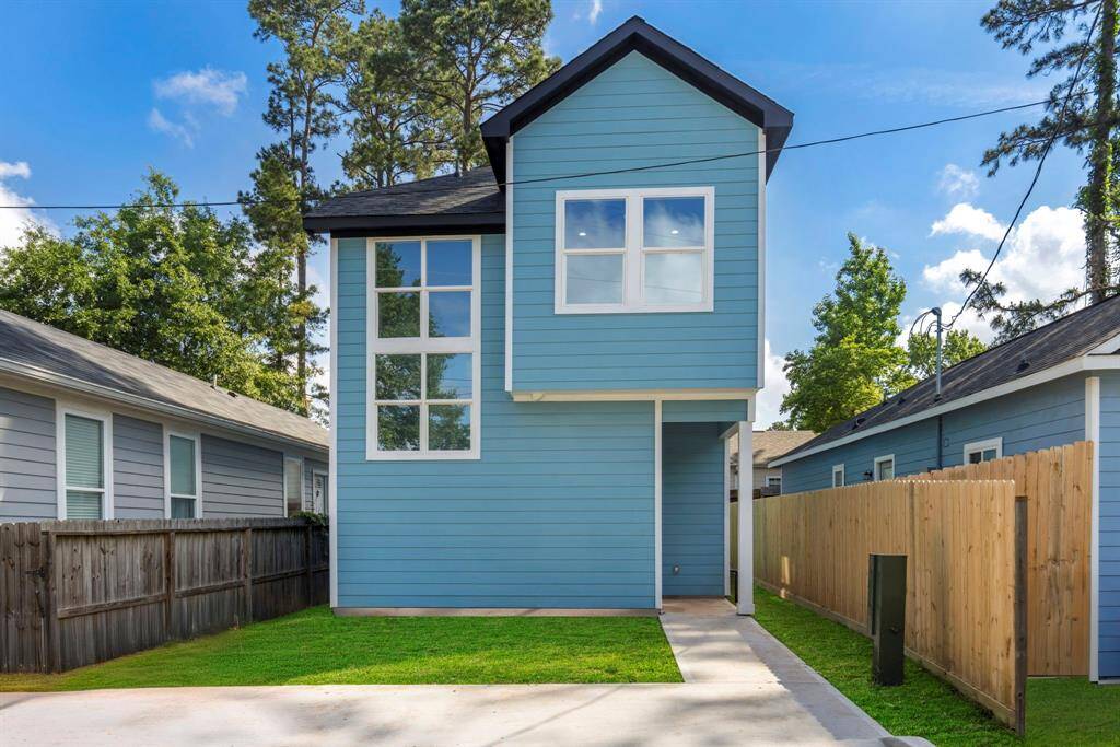 Charming brand new home ready for you to move in!